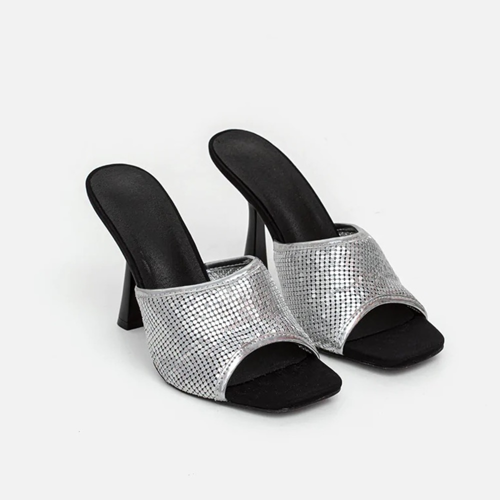 NWT Adika Uranus Chainmail Mules